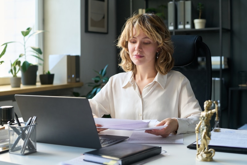 Solicitor guiding client through separation agreement process step by step